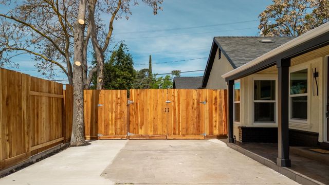 811 Nevada St, Manteca, CA 95337