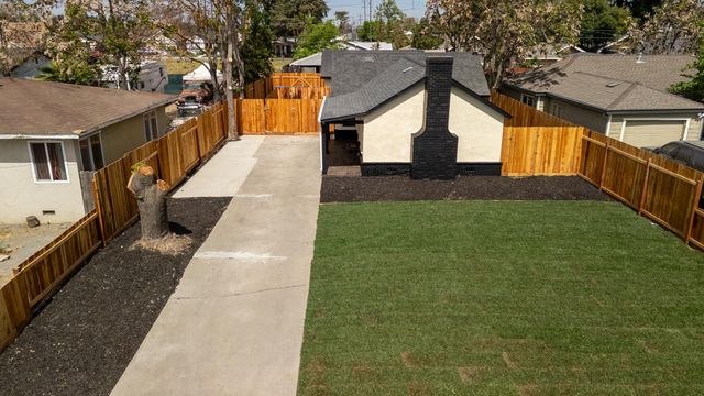 811 Nevada St, Manteca, CA 95337