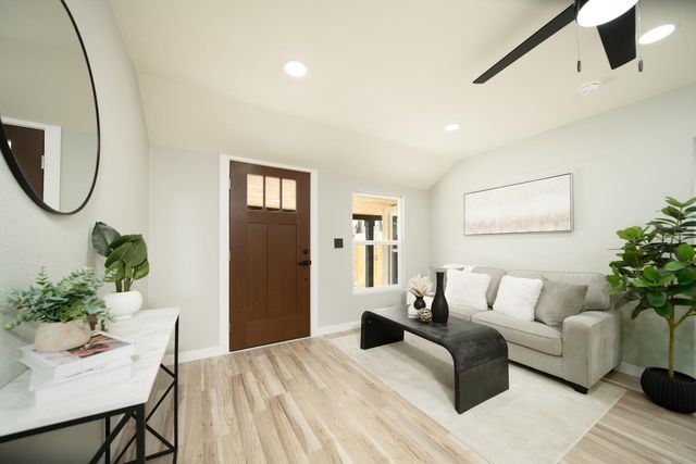 811 Nevada St, Manteca, CA 95337