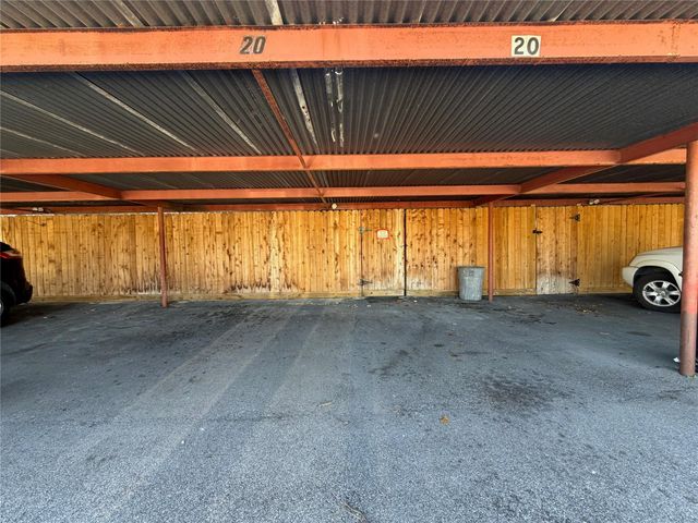 1831 Sherwood Forest Street 20, Houston, TX 77043