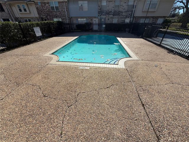 1831 Sherwood Forest Street 20, Houston, TX 77043