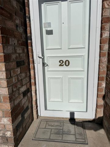 1831 Sherwood Forest Street 20, Houston, TX 77043