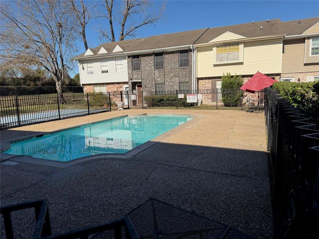 1831 Sherwood Forest Street 20, Houston, TX 77043