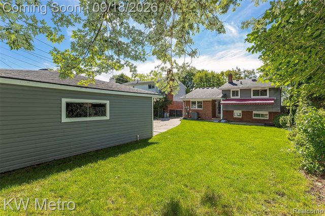 595 Shenandoah Drive, Clawson, MI 48017