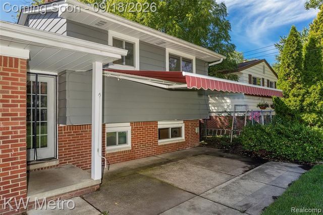 595 Shenandoah Drive, Clawson, MI 48017