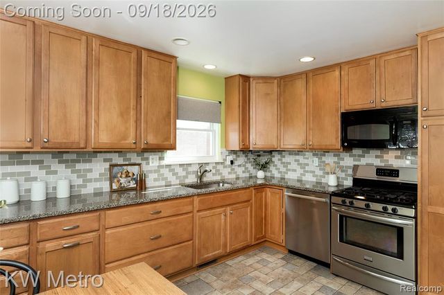 595 Shenandoah Drive, Clawson, MI 48017