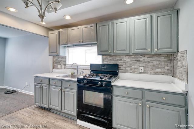 24357 Lauren Avenue, Warren, MI 48089