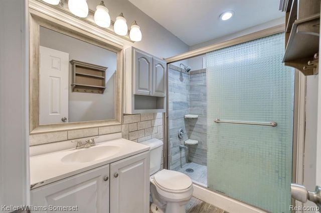 24357 Lauren Avenue, Warren, MI 48089
