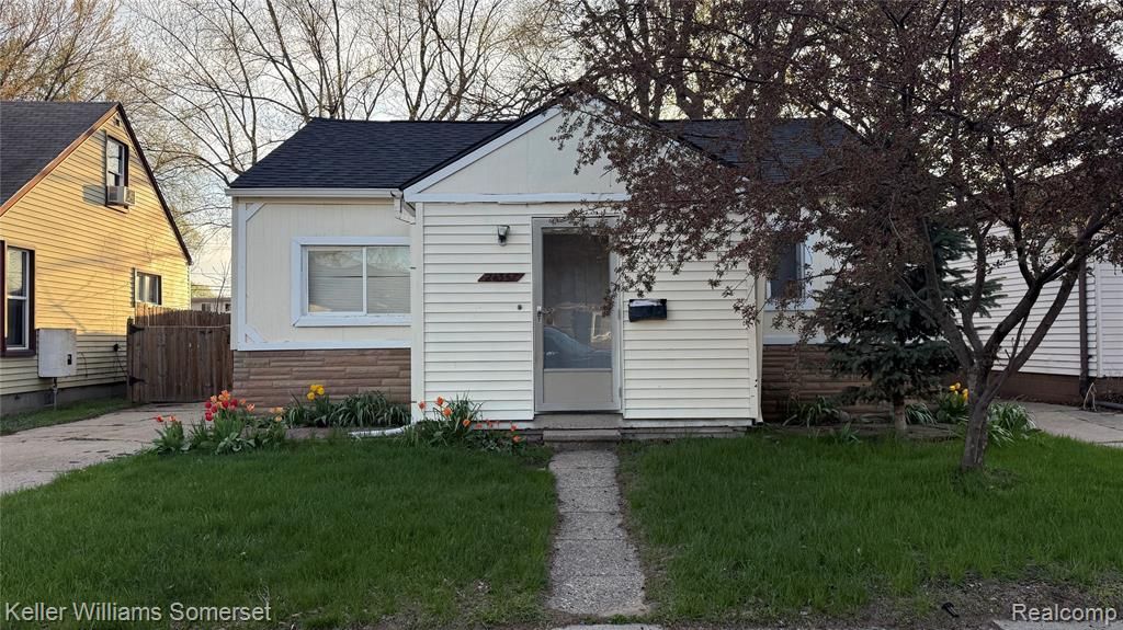24357 Lauren Avenue, Warren, MI 48089
