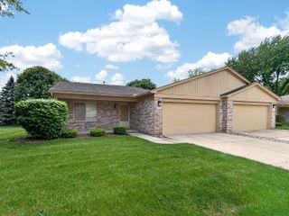 41520 Janet Circle 60, Clinton Twp, MI 48038