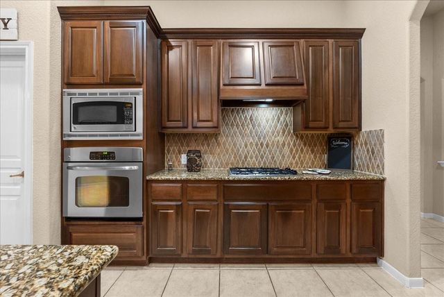 109 Hawke Bay Lane, Friendswood, TX 77546