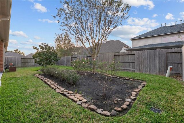 109 Hawke Bay Lane, Friendswood, TX 77546