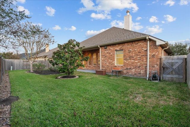 109 Hawke Bay Lane, Friendswood, TX 77546