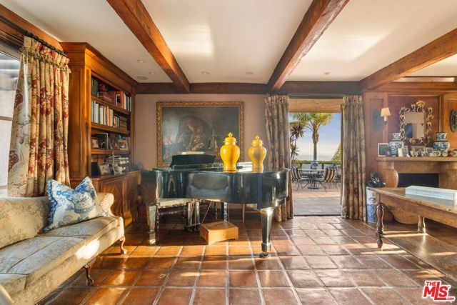 1888 N Crescent Heights Boulevard, Los Angeles, CA 90069