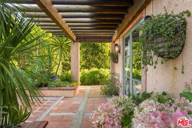 1888 N Crescent Heights Boulevard, Los Angeles, CA 90069