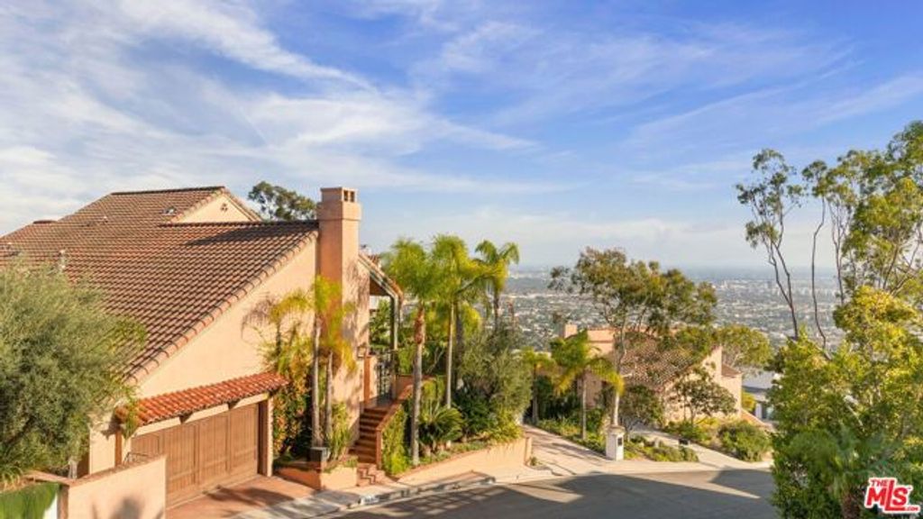 1888 N Crescent Heights Boulevard, Los Angeles, CA 90069