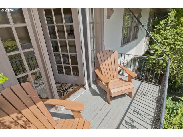 2356 Nw WESTOVER Rd, Portland, OR 97210