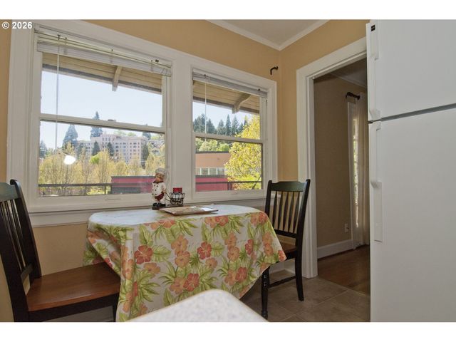 2356 Nw WESTOVER Rd, Portland, OR 97210