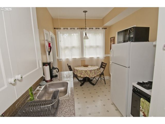 2356 Nw WESTOVER Rd, Portland, OR 97210