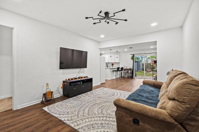 1807 W Belden Street, Sherman, TX 75092