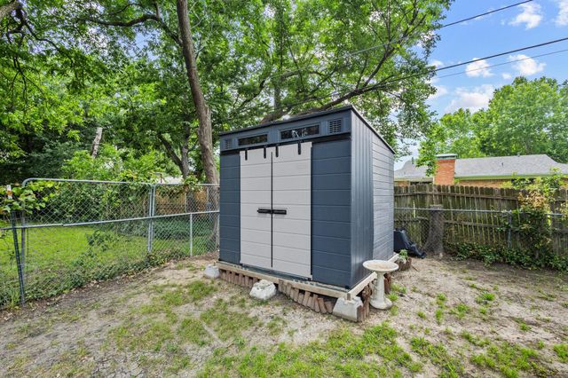 1807 W Belden Street, Sherman, TX 75092