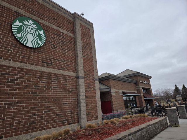 18725 28th Avenue N, Plymouth, MN 55447