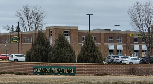 18725 28th Avenue N, Plymouth, MN 55447