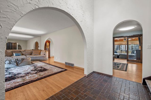 18725 28th Avenue N, Plymouth, MN 55447