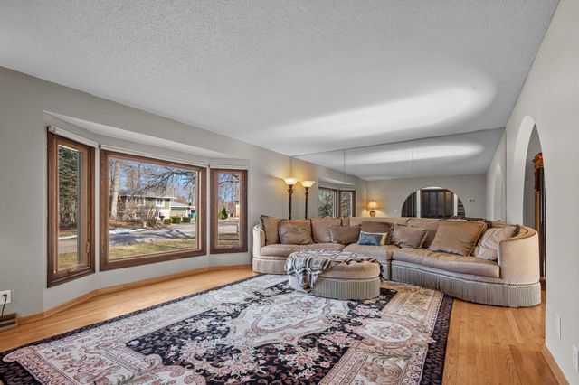 18725 28th Avenue N, Plymouth, MN 55447