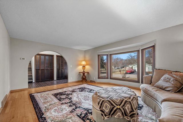 18725 28th Avenue N, Plymouth, MN 55447