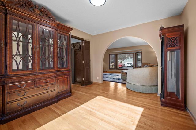 18725 28th Avenue N, Plymouth, MN 55447