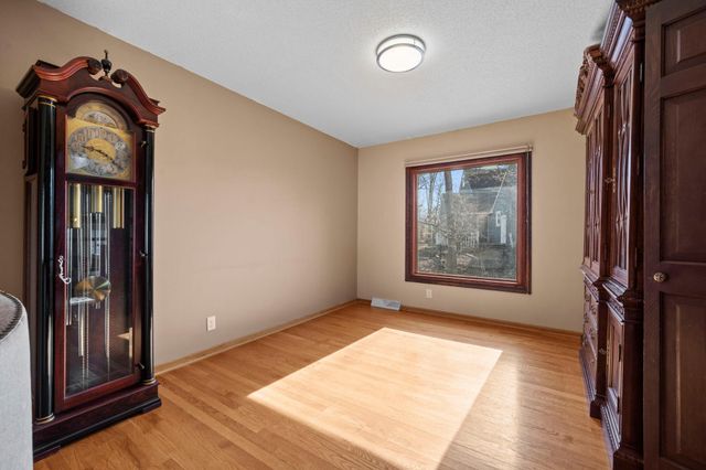 18725 28th Avenue N, Plymouth, MN 55447