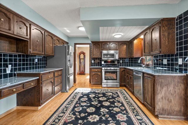 18725 28th Avenue N, Plymouth, MN 55447