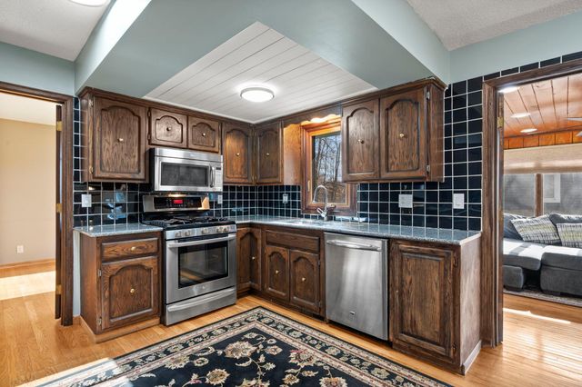 18725 28th Avenue N, Plymouth, MN 55447