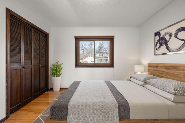 18725 28th Avenue N, Plymouth, MN 55447