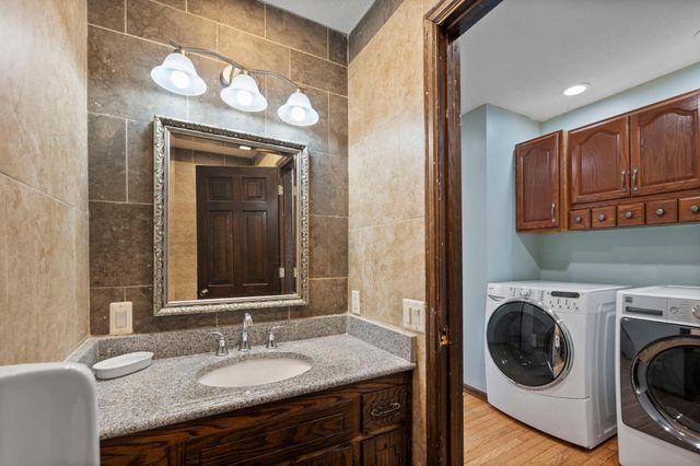 18725 28th Avenue N, Plymouth, MN 55447