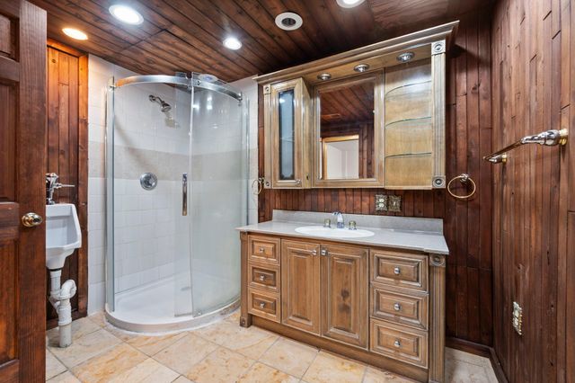 18725 28th Avenue N, Plymouth, MN 55447