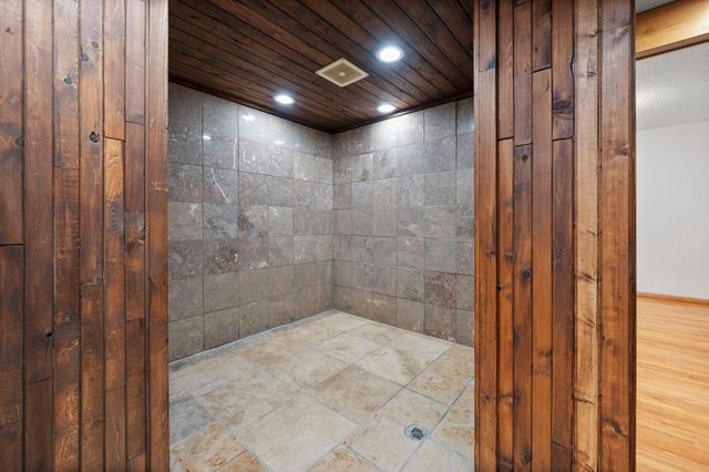 18725 28th Avenue N, Plymouth, MN 55447