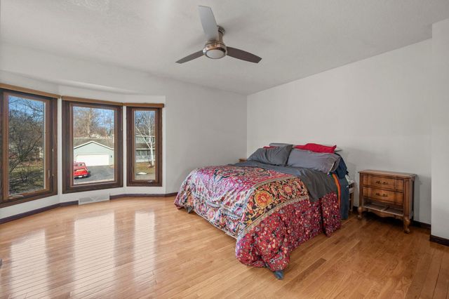 18725 28th Avenue N, Plymouth, MN 55447