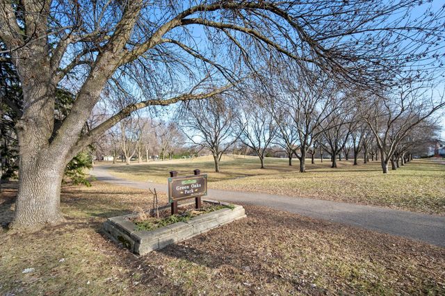 18725 28th Avenue N, Plymouth, MN 55447