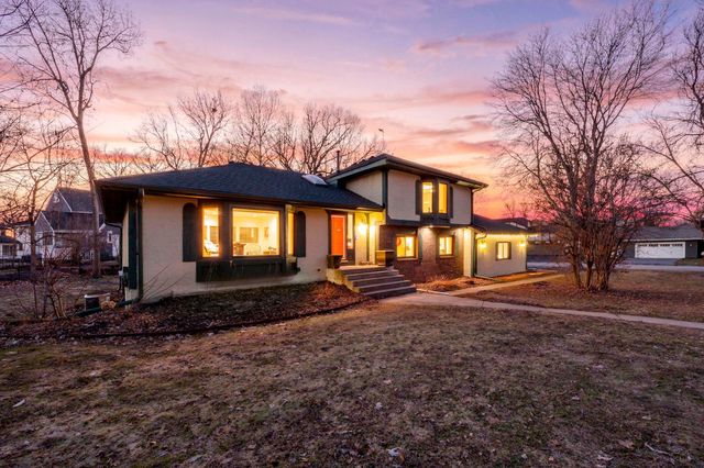 18725 28th Avenue N, Plymouth, MN 55447