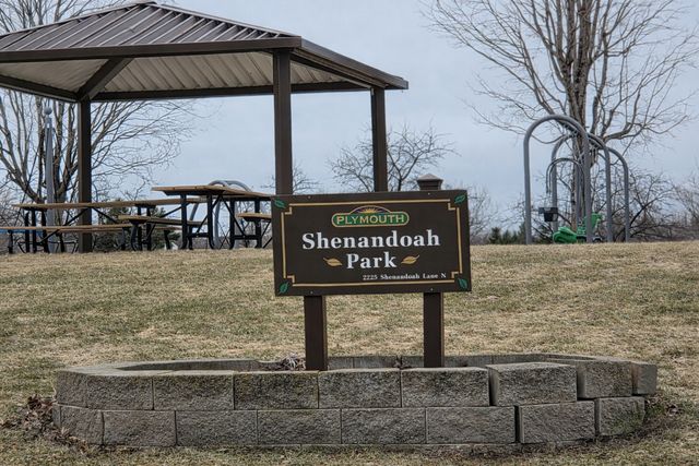 18725 28th Avenue N, Plymouth, MN 55447