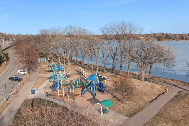 18725 28th Avenue N, Plymouth, MN 55447