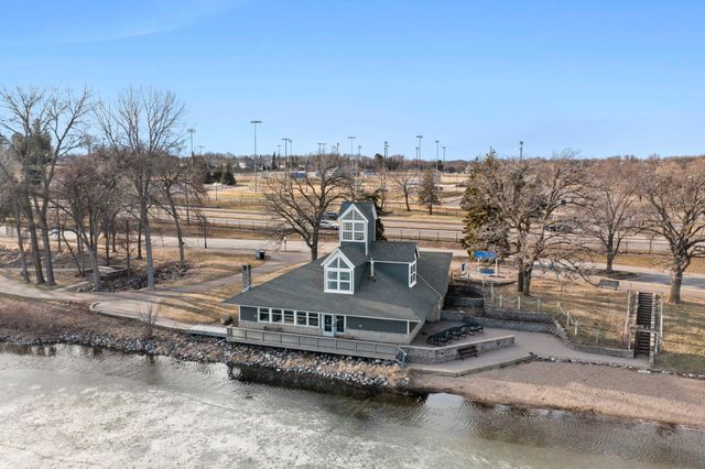 18725 28th Avenue N, Plymouth, MN 55447