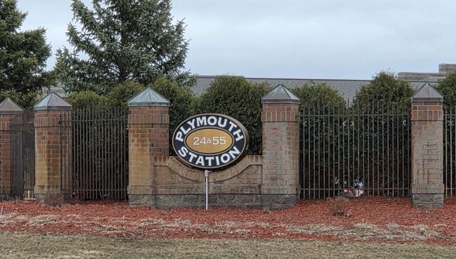 18725 28th Avenue N, Plymouth, MN 55447