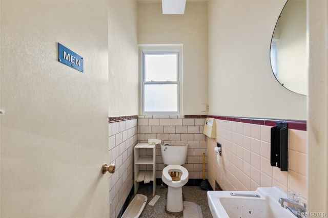 16625 Grand River Avenue, Detroit, MI 48227