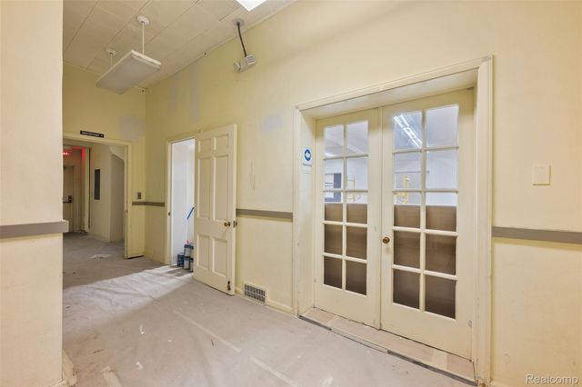 16625 Grand River Avenue, Detroit, MI 48227