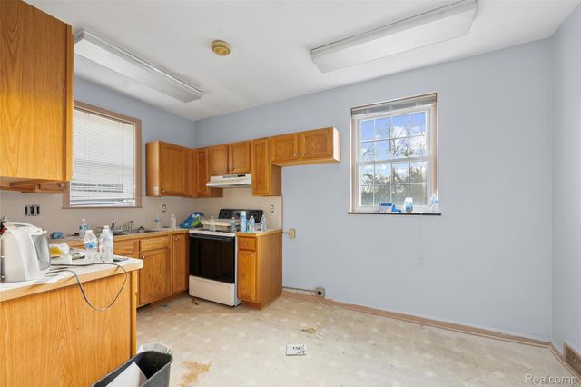 16625 Grand River Avenue, Detroit, MI 48227