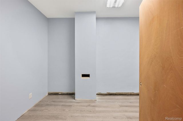 16625 Grand River Avenue, Detroit, MI 48227