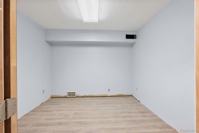 16625 Grand River Avenue, Detroit, MI 48227